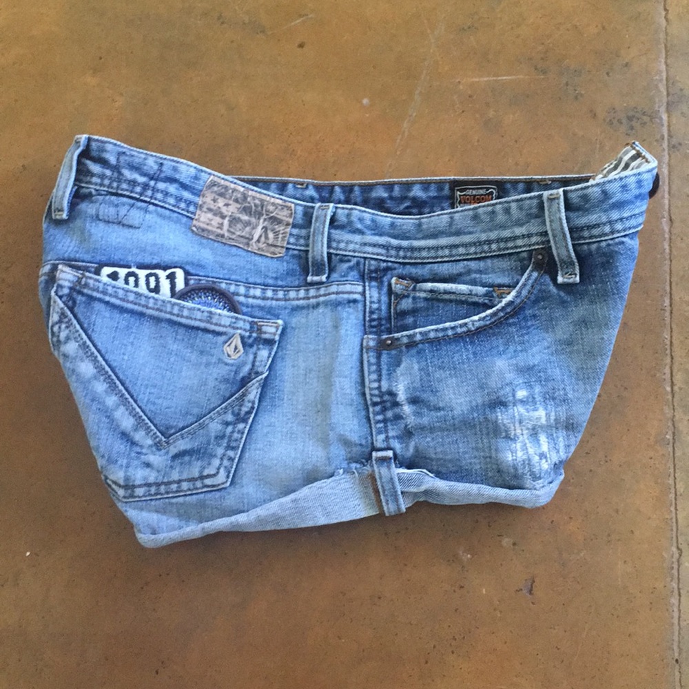 Volcom 🦈 old school cut off shorts